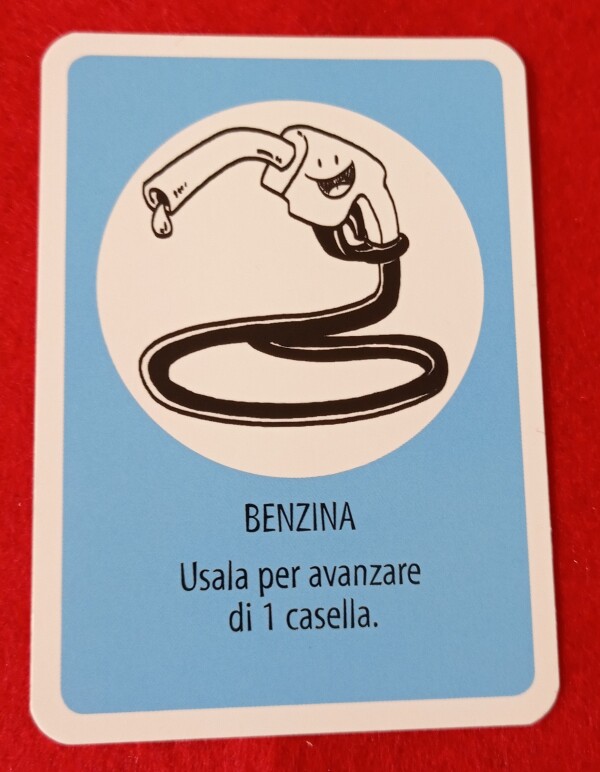 La Carta Benzina sostituisce il dado negli spostamenti. Il gioco risulta più tattico e meno legato a fattori aleatori